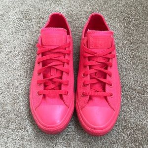 HOT PINK CONVERSE
